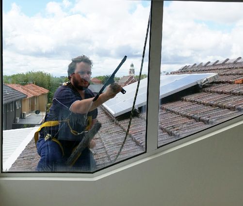 window-cleaner-in-hartwell