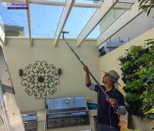 window-cleaning-carnegie-using-waterfed-pole